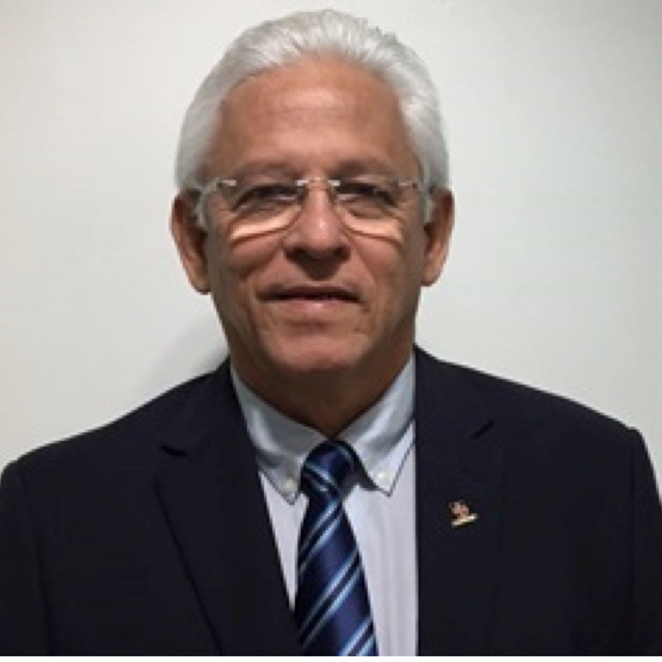 Dr. Edvaldo Loureiro